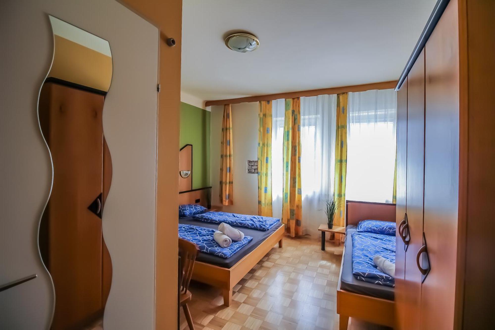 Cozy Rooms - U3 Hutteldorferstrasse Viena Exterior foto