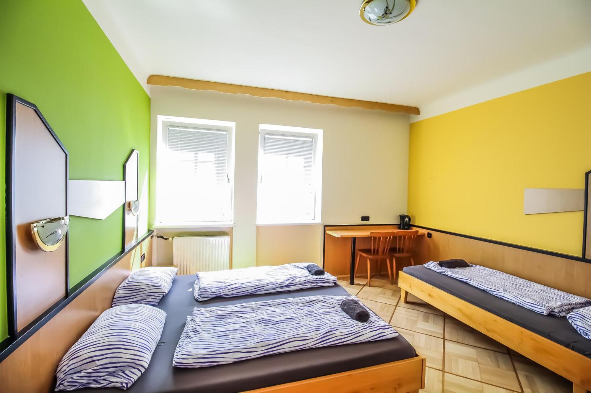 Cozy Rooms - U3 Hutteldorferstrasse Viena Exterior foto