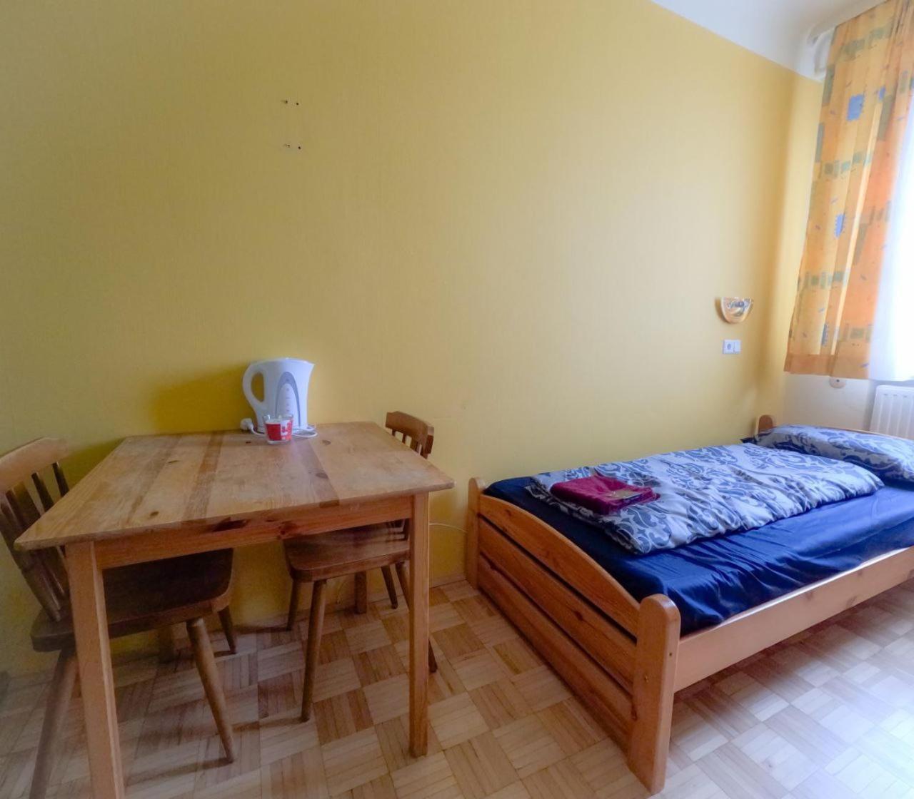 Cozy Rooms - U3 Hutteldorferstrasse Viena Exterior foto
