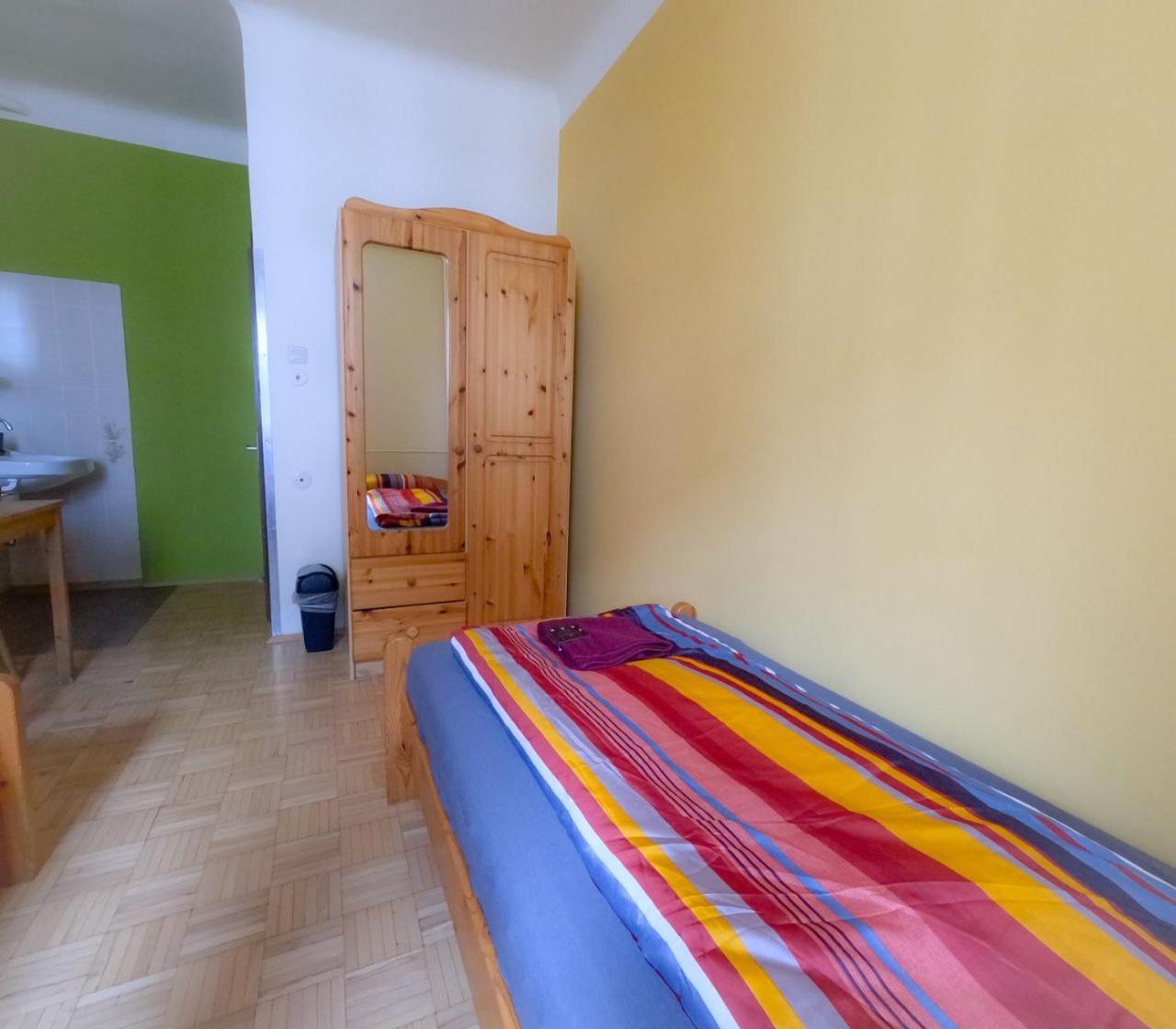 Cozy Rooms - U3 Hutteldorferstrasse Viena Exterior foto