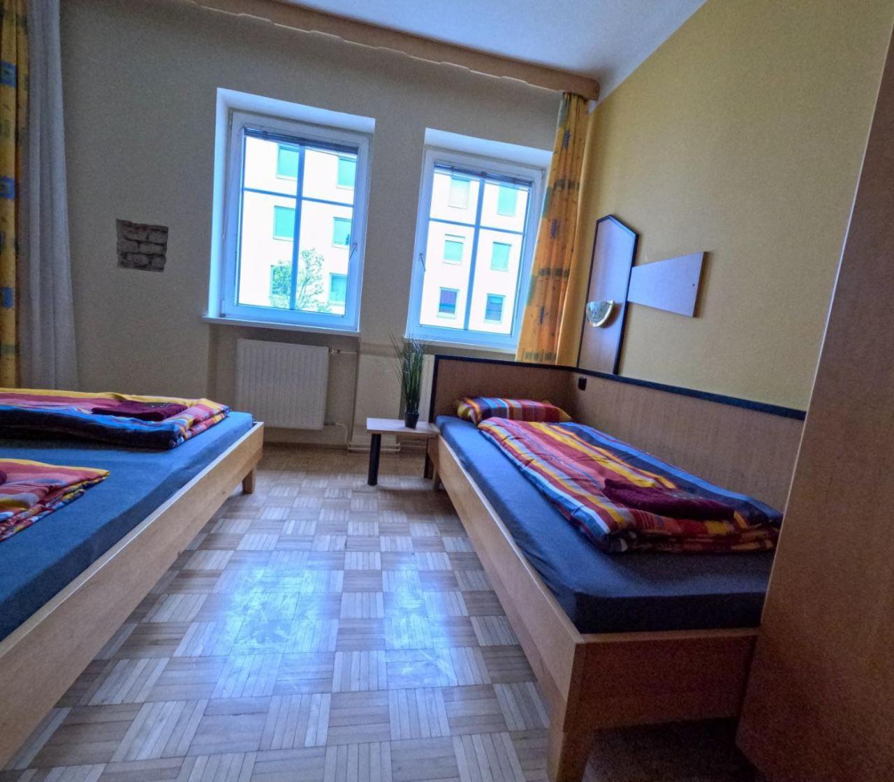 Cozy Rooms - U3 Hutteldorferstrasse Viena Exterior foto