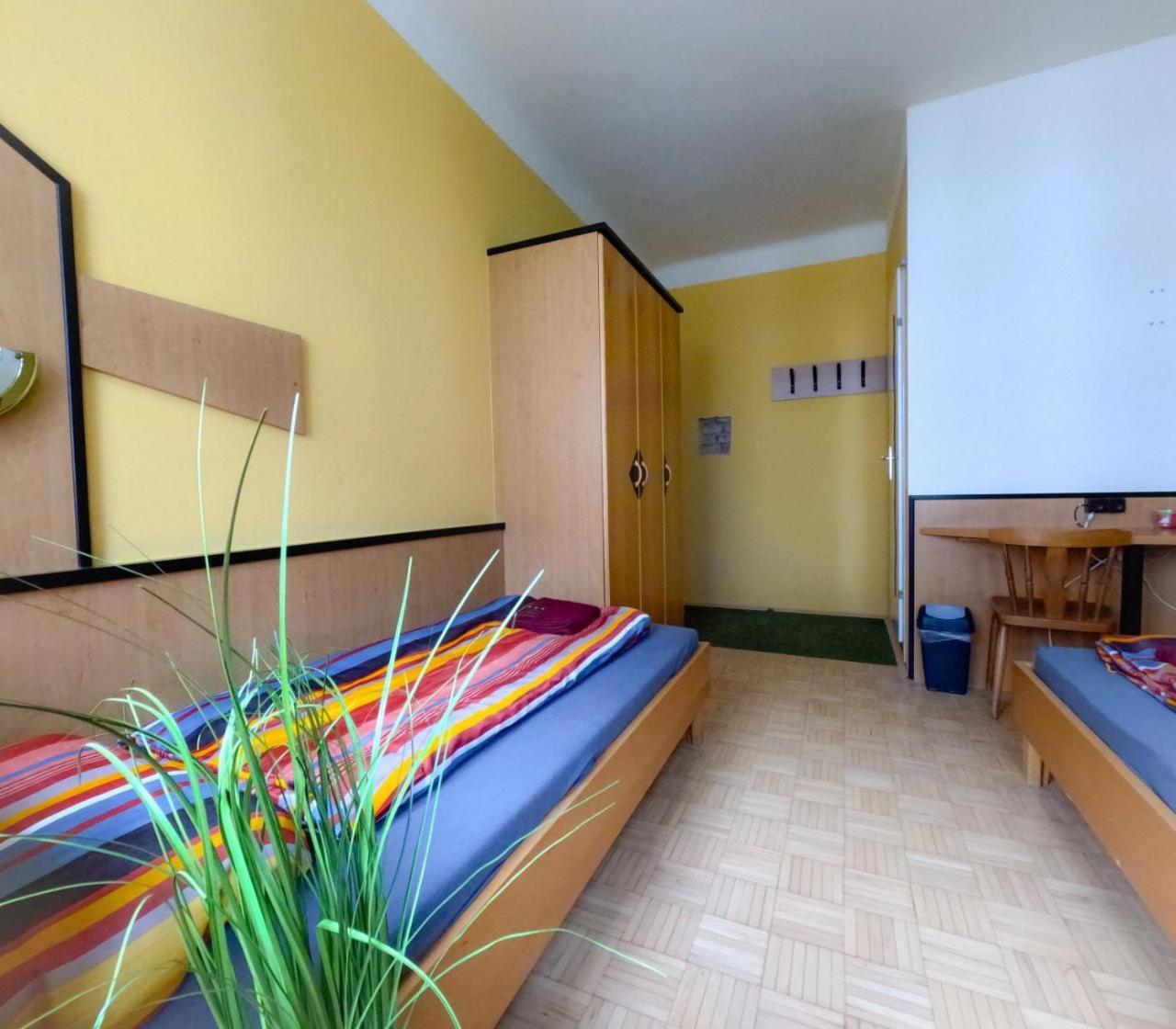 Cozy Rooms - U3 Hutteldorferstrasse Viena Exterior foto