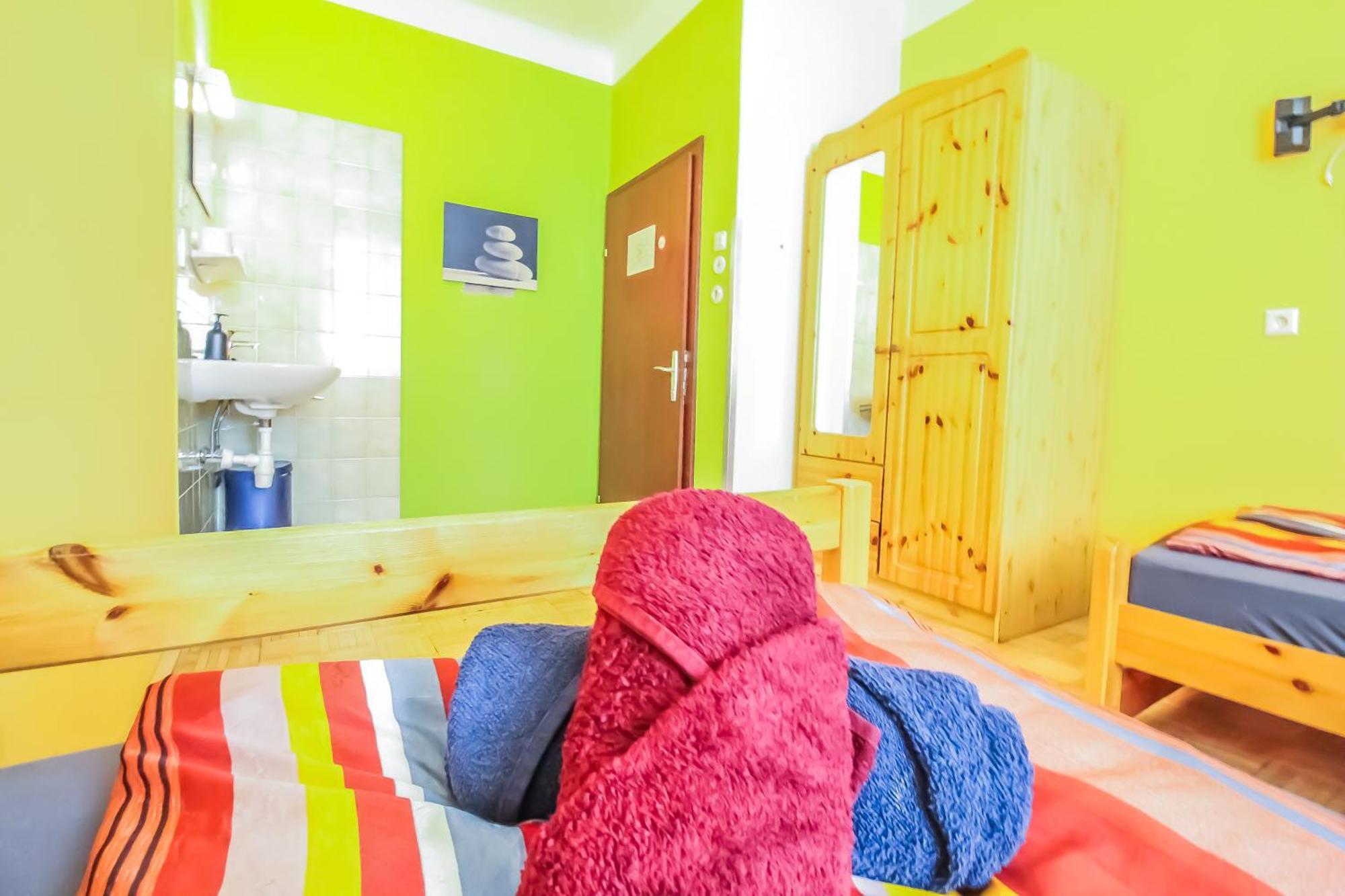 Cozy Rooms - U3 Hutteldorferstrasse Viena Exterior foto