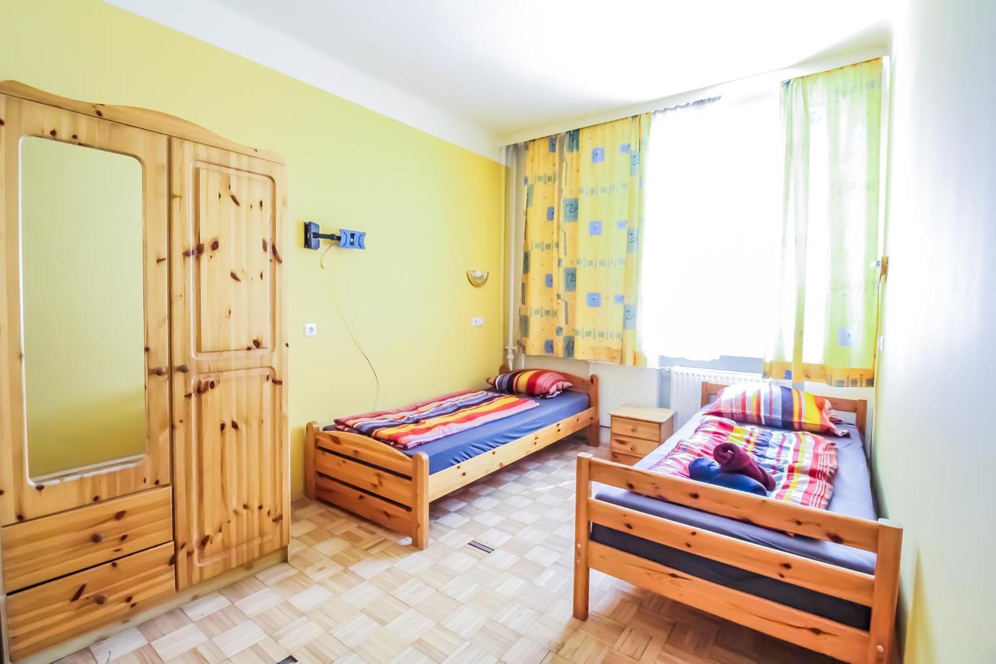 Cozy Rooms - U3 Hutteldorferstrasse Viena Exterior foto
