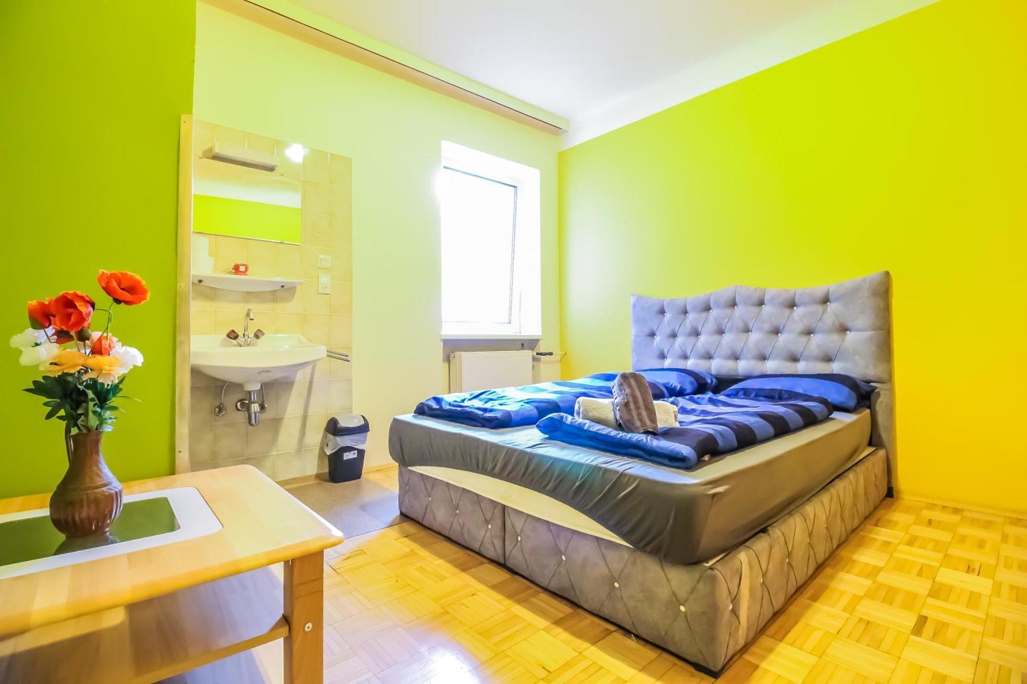 Cozy Rooms - U3 Hutteldorferstrasse Viena Exterior foto